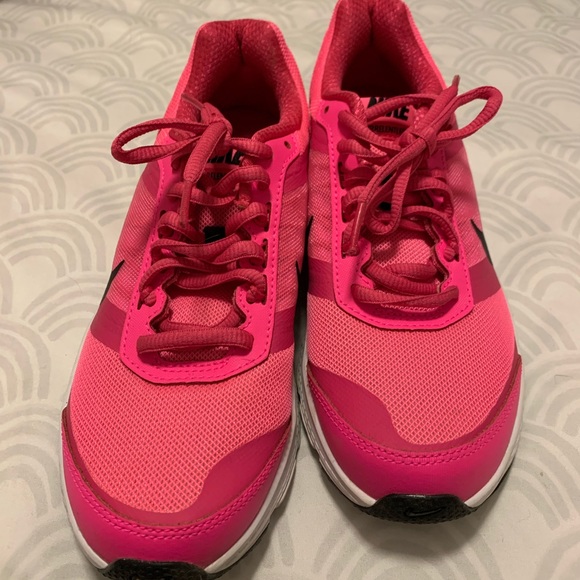 Women’s Nike Air Running Sneakers - Picture 2 of 4